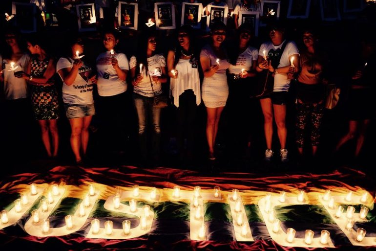 protesta contro gli omicidi di trans nelle Filippine