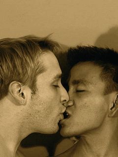 Primo documento in Italia che riconosce famiglia gay