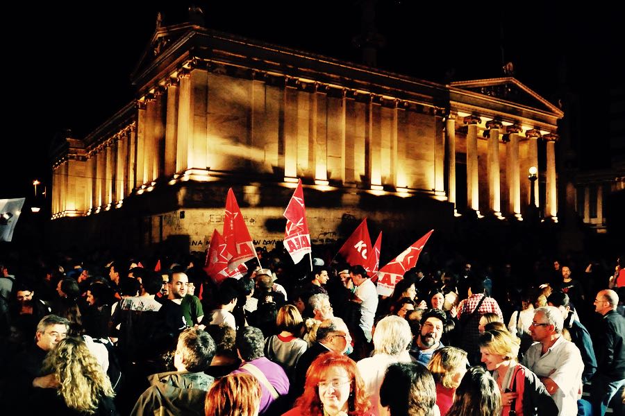 manifestanti di Syriza e di sinistra ad Atene