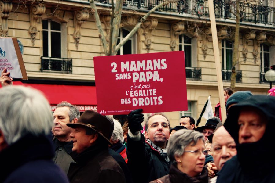 manifestazione contro i matrimoni gay a Parigi
