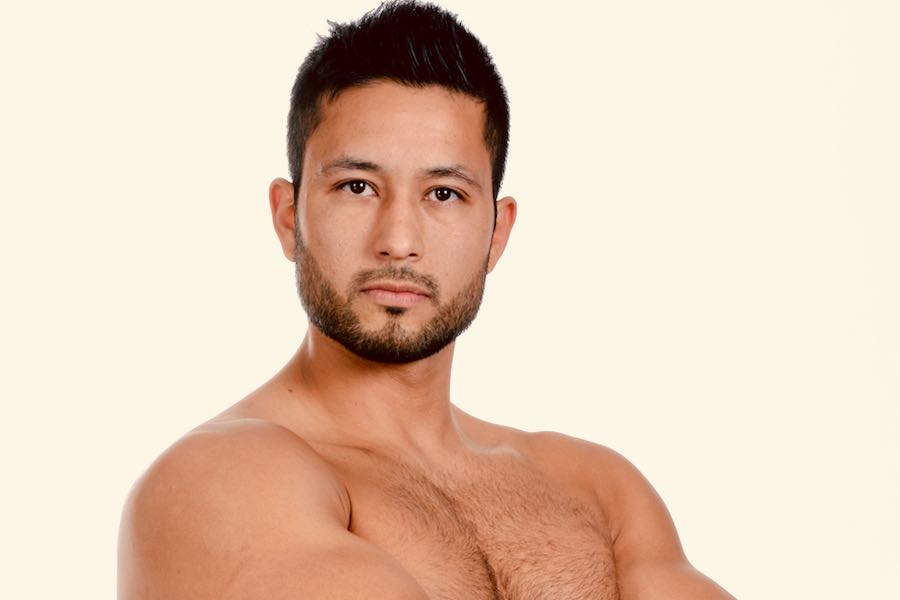 ragazzo latino americano nudo