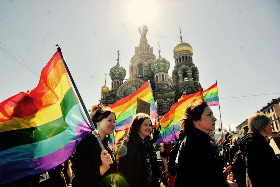 manifestazione lgbt a san pietroburgo in russia