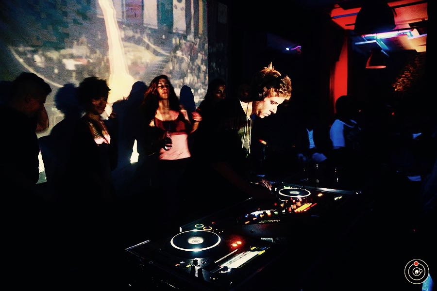 una serata al night club vent al cairo in egitto