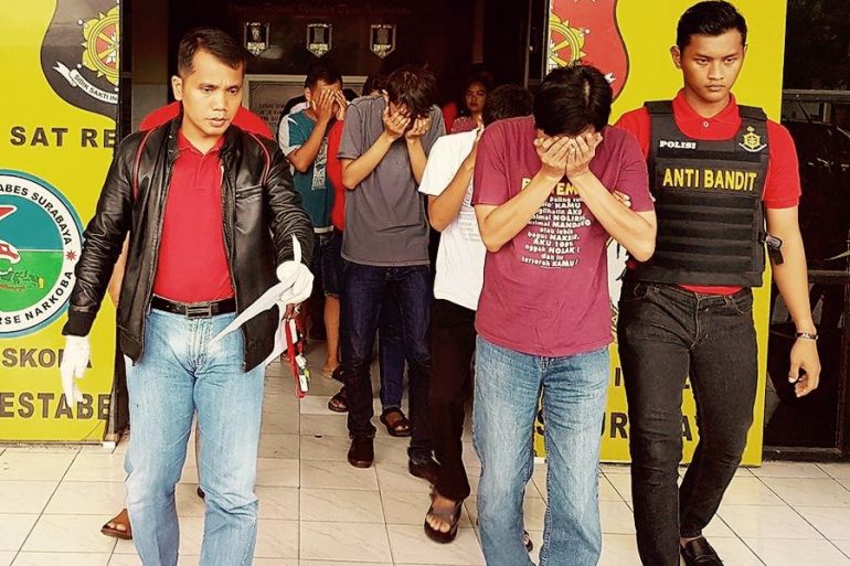 arresto di massa di omosessuali in indonesia