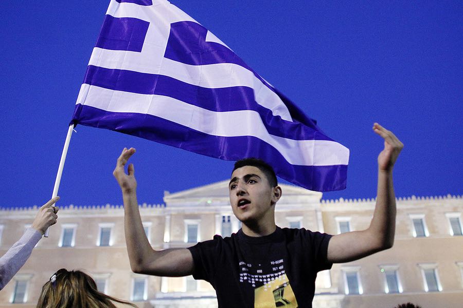 Grecia, la gang razzista aggredisce rifugiati e trans