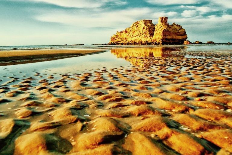 la spiaggia di Kariat Arekmane in Marocco