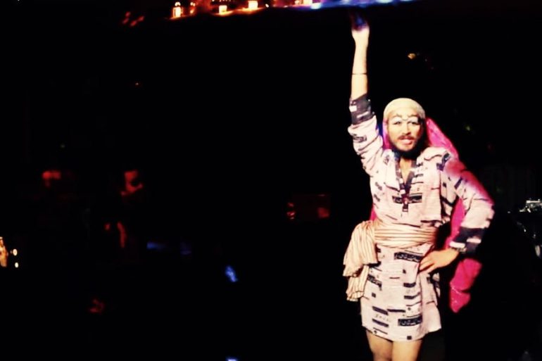 performance in drag di Zulfiqar Ali Bhutto Jr