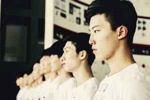 ragazzi a un provino per modelli di moda in cina