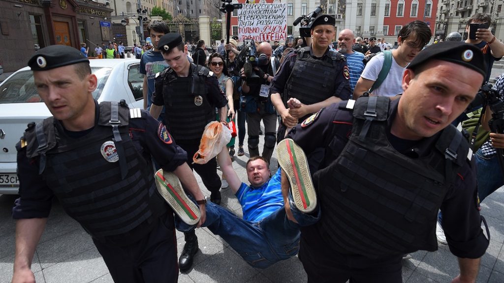 Arresto di un attivista per i diritti LGBT