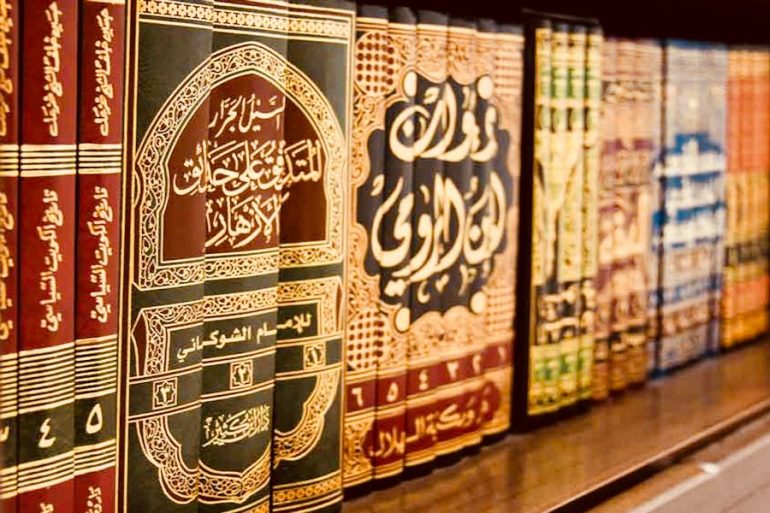 libri in lingua araba in una biblioteca islamica