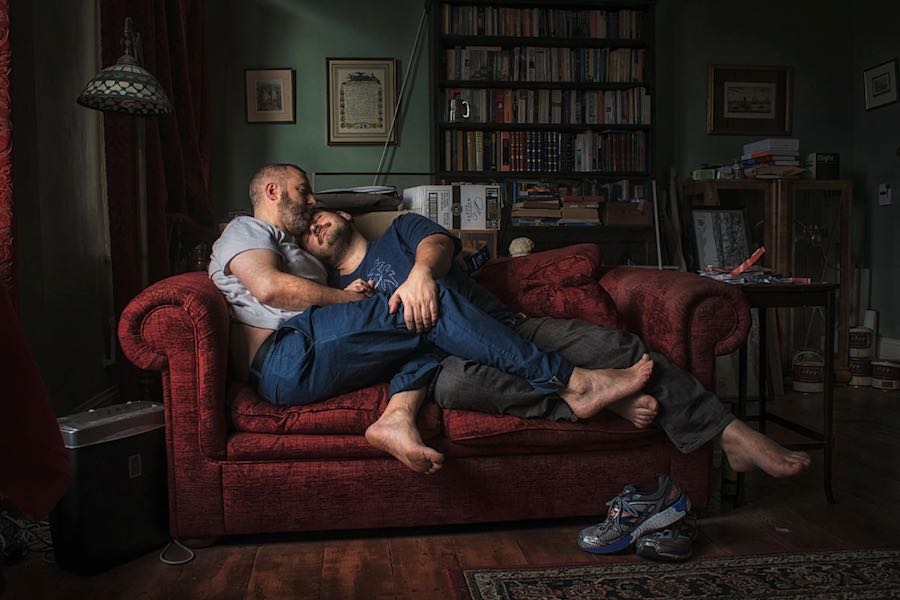 snuggle coccole gay di scott hamilton