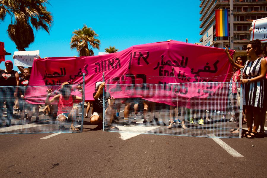 proteste contro occupazione al pride di tel aviv