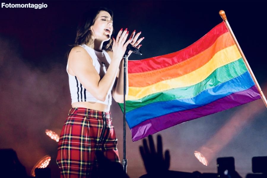 dualipa cina bandiere lgbt