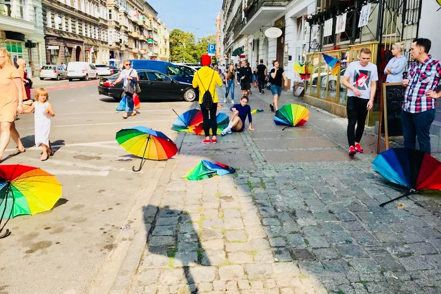 polonia teppisti stand lgbt
