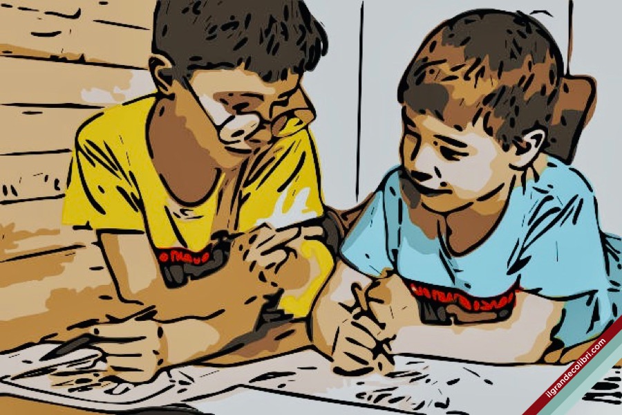 bambini bianchi scrivono disegnano