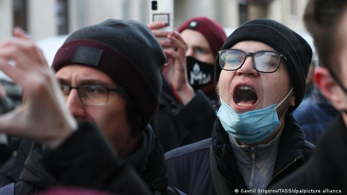 I sostenitori del Memorial, uno dei più antichi gruppi per i diritti umani della Russia che è stato dichiarato agente straniero lo scorso dicembre