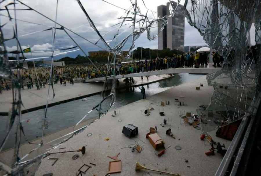Brasilia, 8 gennaio 2023: distruzioni operate dai manifestanti bolsonaristi