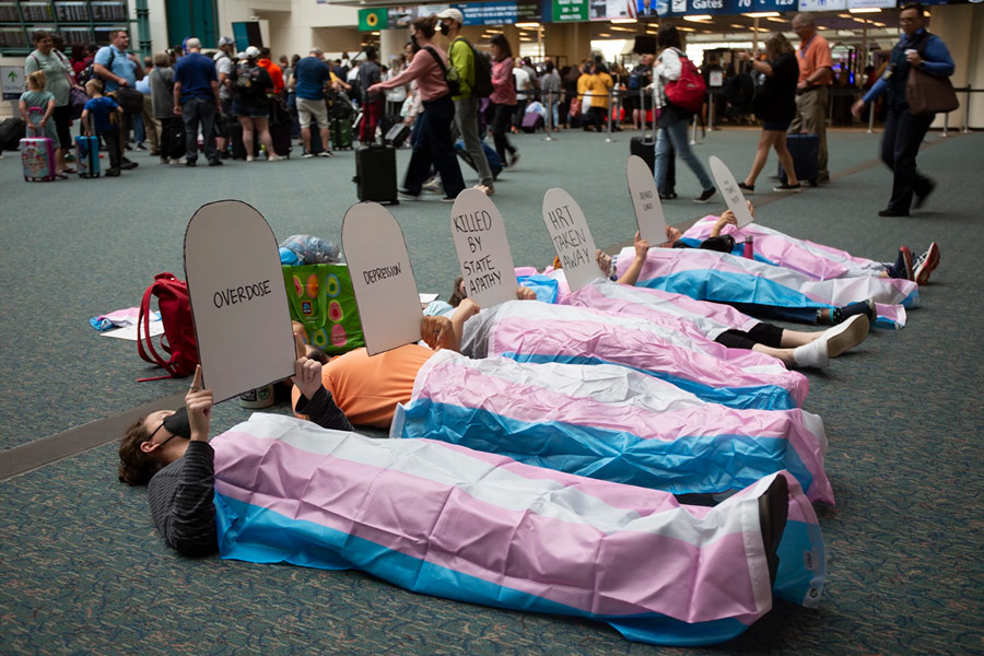 Manifestazione "Die-In" all'Hyatt Regency Hotel dell'aeroporto internazionale di Orlando